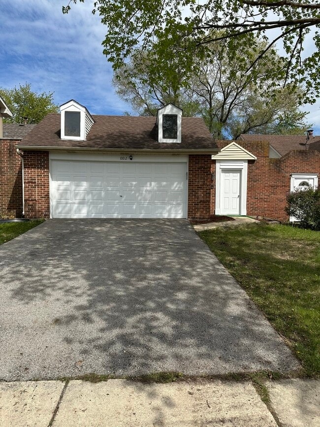 Primary Photo - 1002 Pheasant Run Ln