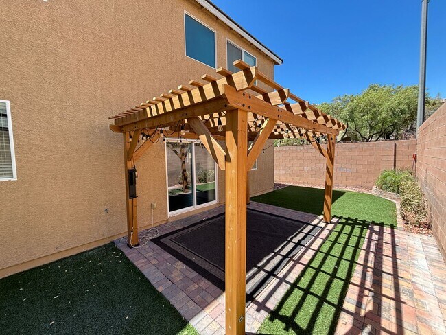 Building Photo - Beautiful 4Bed/3Bath/2Car Residence located in Providence