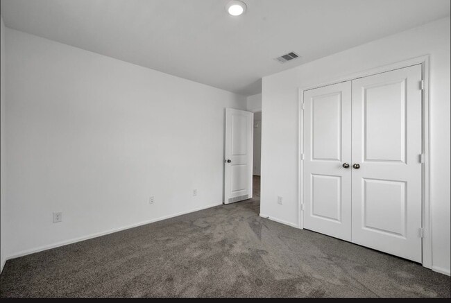 Building Photo - 19179 Pinewood Grove Trl