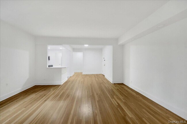 Building Photo - 3840 Greystone Ave