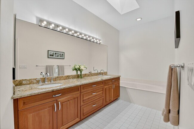 Building Photo - 6657 NW 25th Way