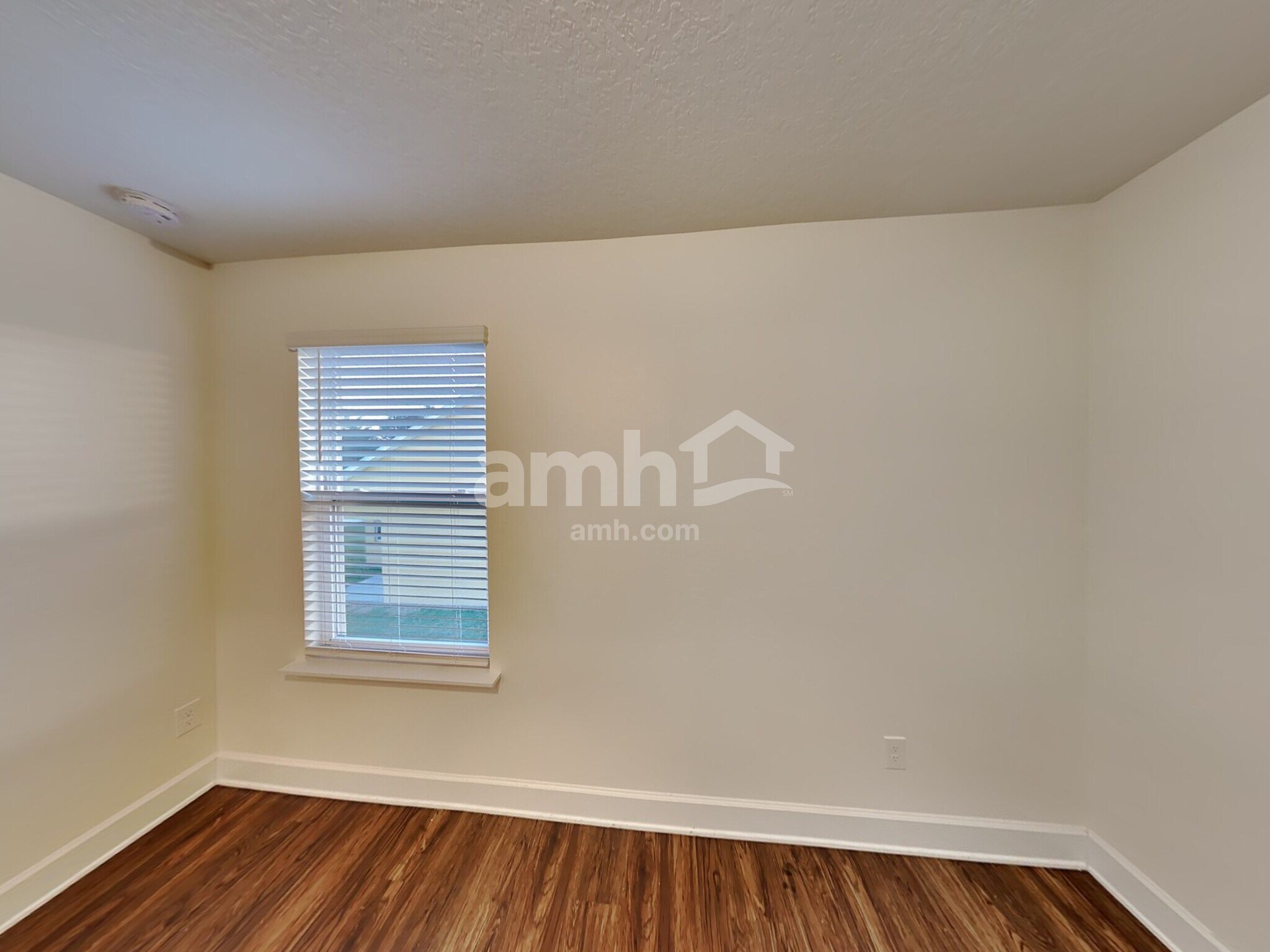 Building Photo - 405 Crestrun Loop