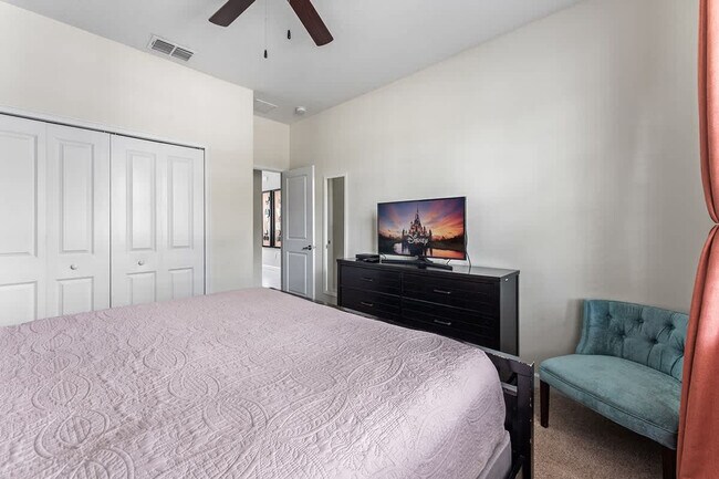 Building Photo - 4702 Sleepy Hollow Dr