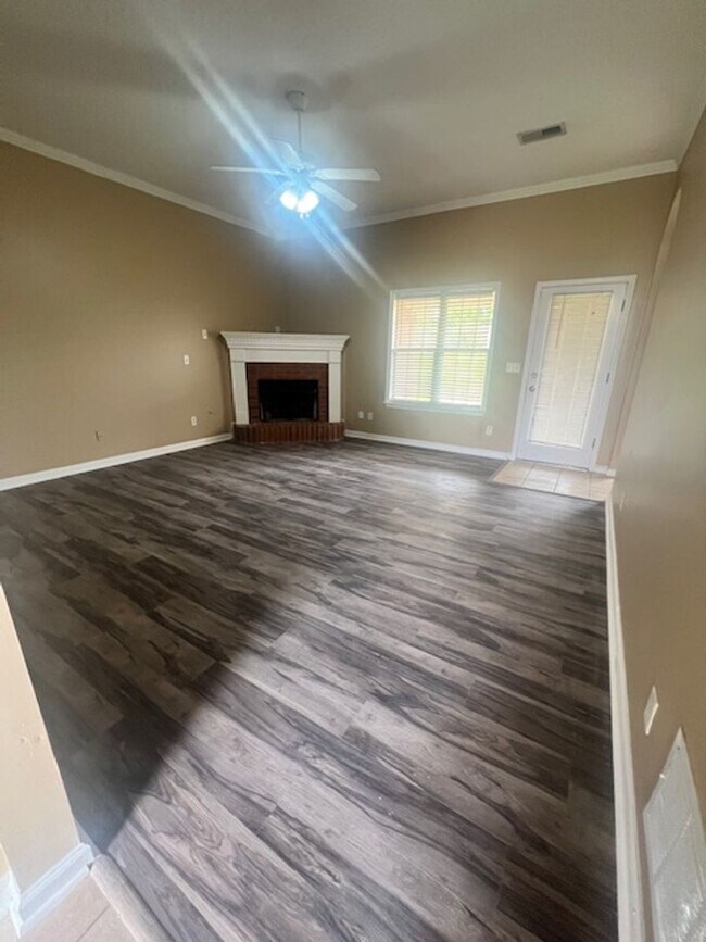 Building Photo - Stunning 3-Bedroom Home in Cordova-Spaciou...