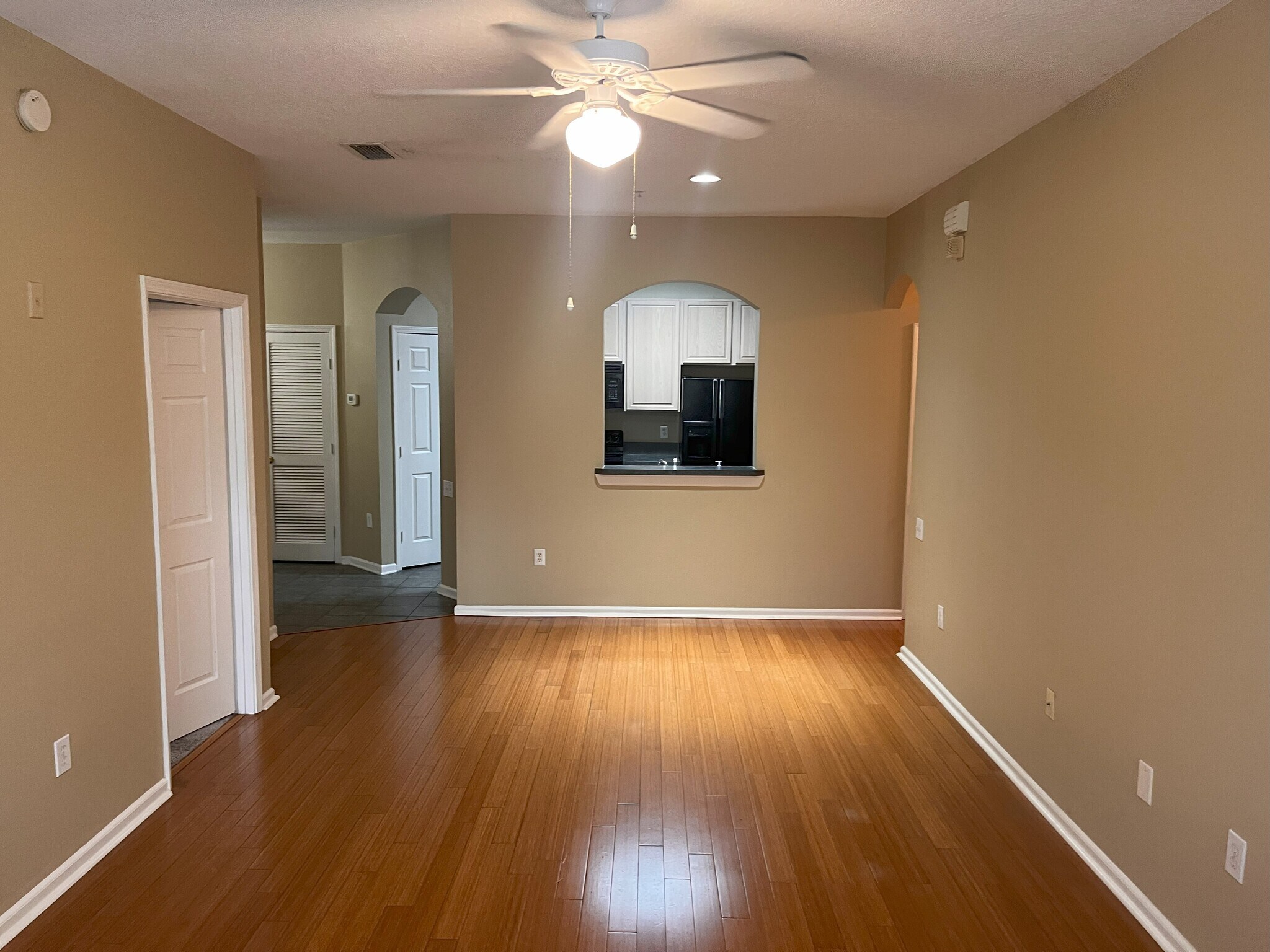 Living Room - 10550 Baymeadows Rd