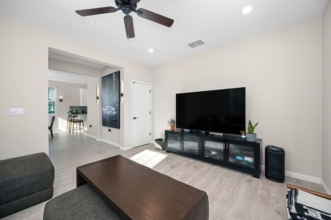 Building Photo - Beautiful 3 Bedroom Home with Updated Finishes & 2-Car Garage!