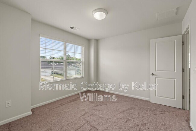 Building Photo - 46 Cedarwood St