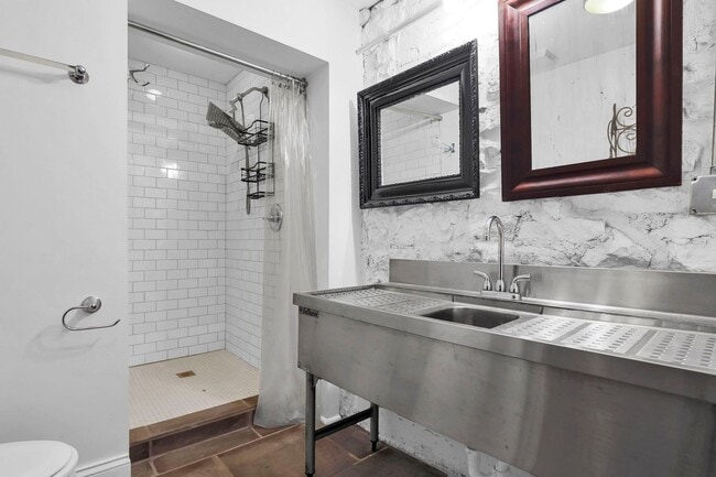 Building Photo - Modern Luxury Living in the Heart of Victorian Village