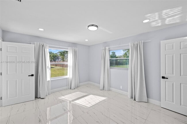 Building Photo - 1720 SW 13th St