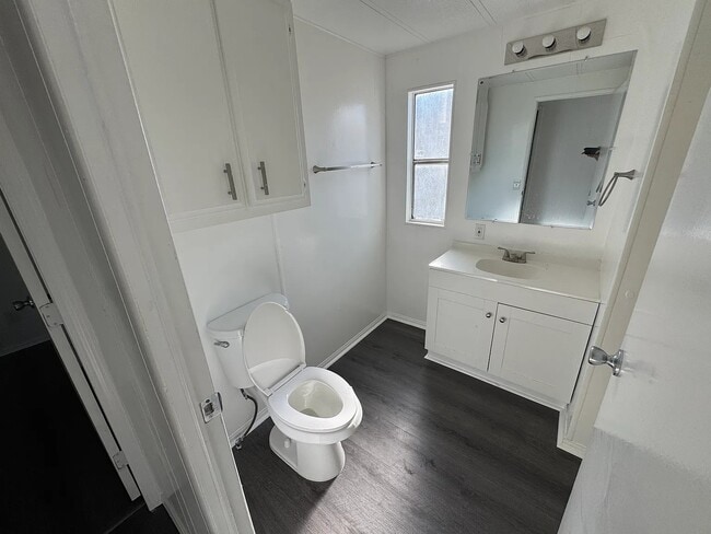 Building Photo - 41 Crooks St