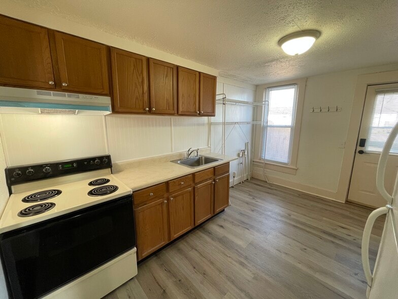 Building Photo - 633 S 16th St