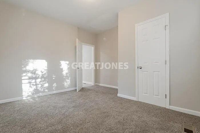 Building Photo - 1005 Pope St