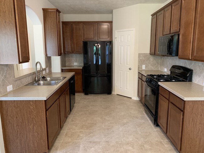 Kitchen - 8922 Parlin Ridge Dr