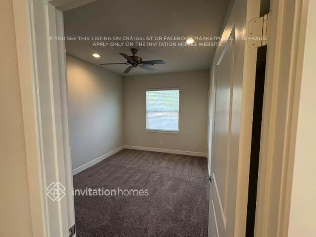 Building Photo - 10406 Executive Lake Dr