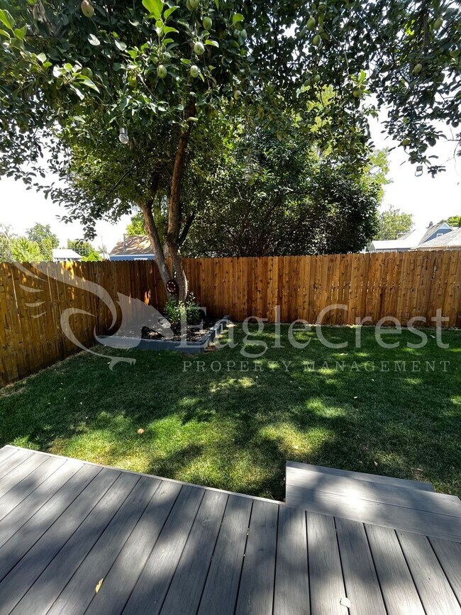 Building Photo - A Timeless & Elegant 2 Bedroom 1 Bathroom Single Family Home