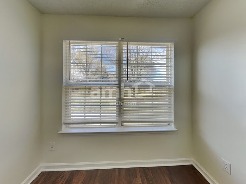 Building Photo - 510 Fairview Lake Way