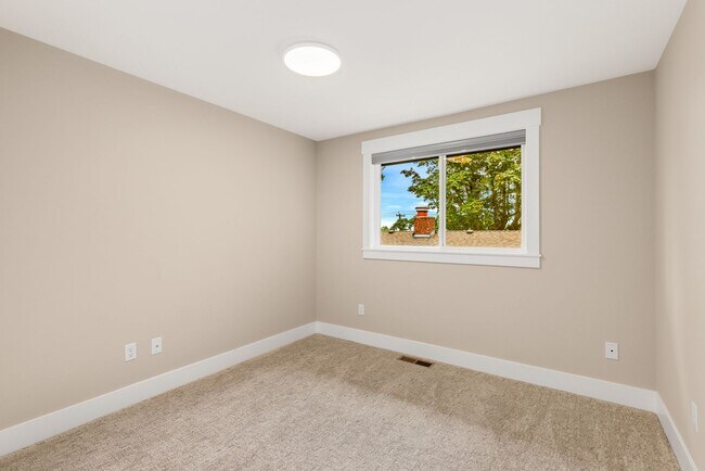 Building Photo - 11205 NE 94th St
