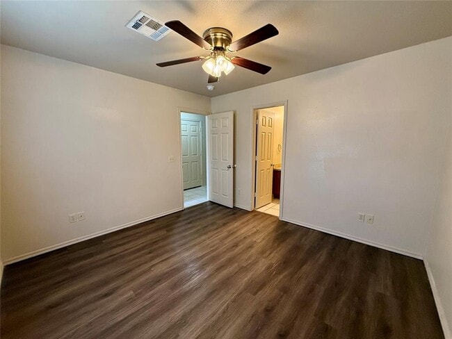 Building Photo - 5 Lombardy Pl