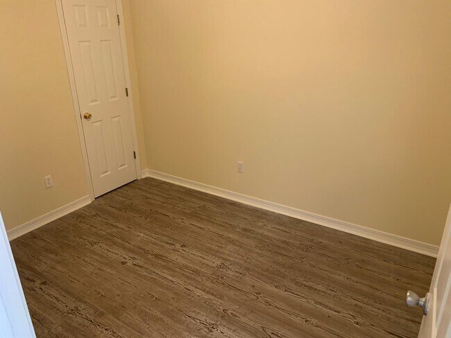 Building Photo - 2717 Bay Club Dr