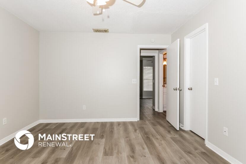 Building Photo - 2307 SW Kent Cir