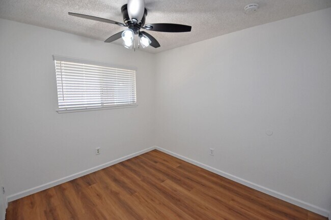 Building Photo - 4003-4003 Westporter Dr