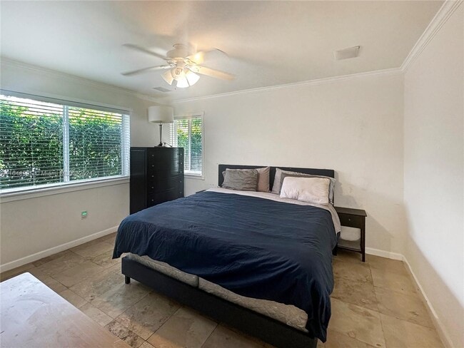 Building Photo - 6140 Pine Tree Dr