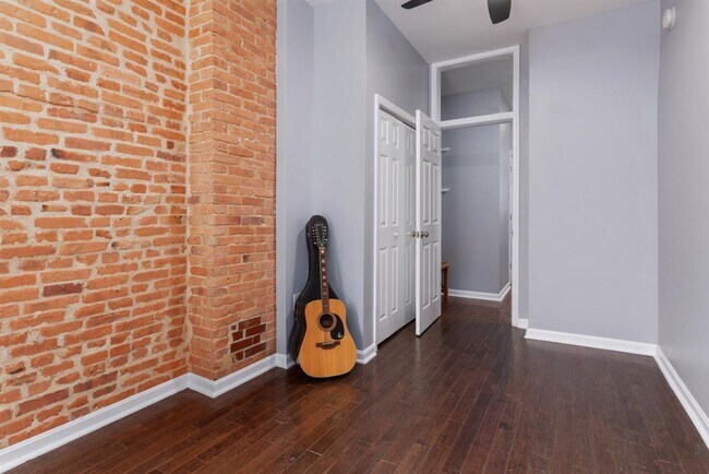 Building Photo - 525 S East Ave