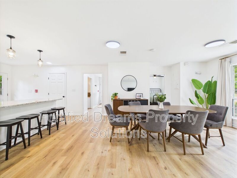 Building Photo - 355 Ransom Rd