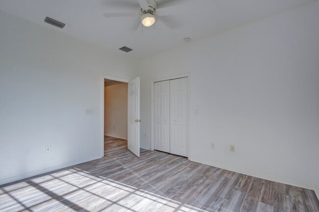 Building Photo - 1800 Bayshore Way