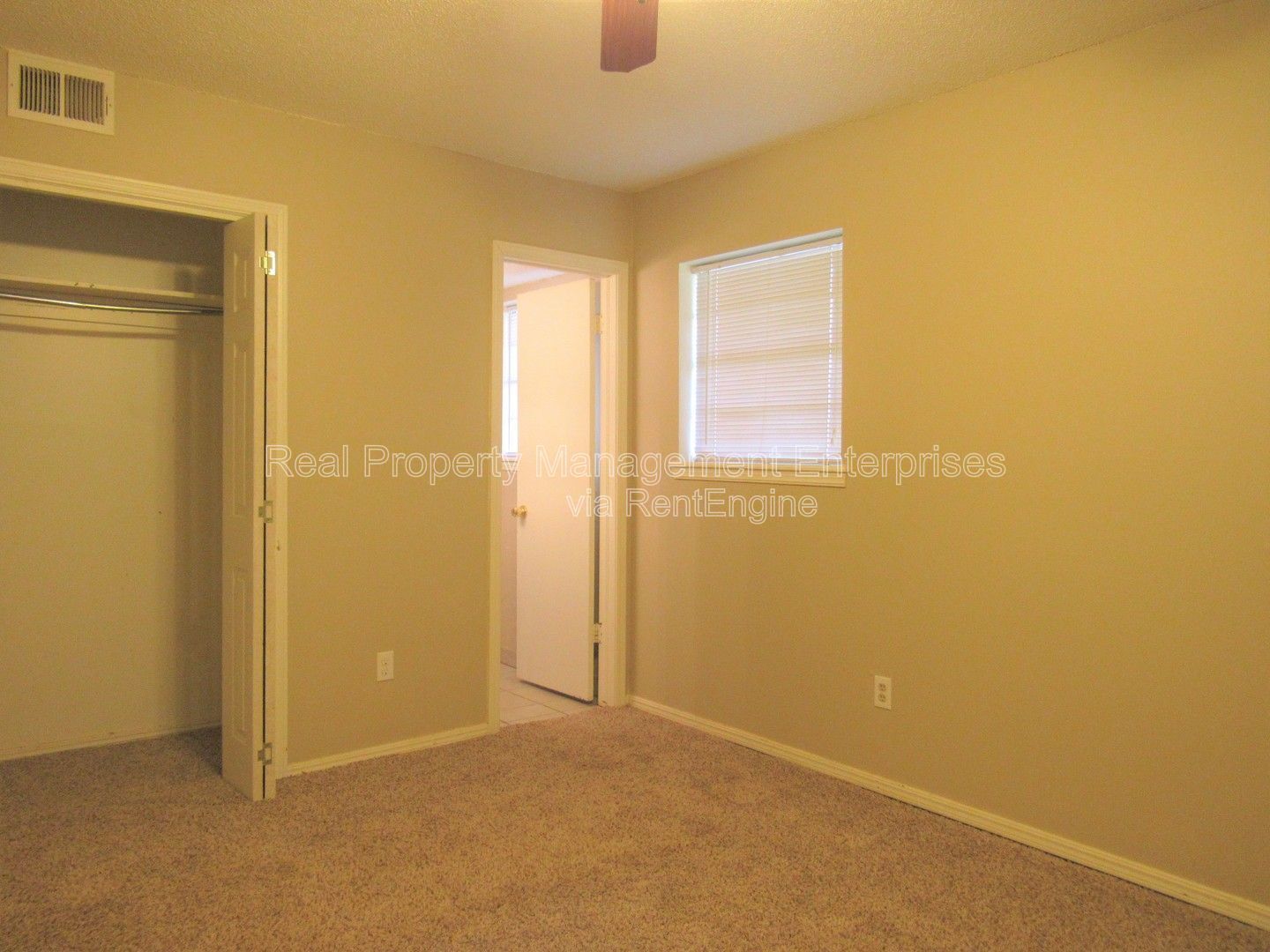 Building Photo - 637 Redstone Ave