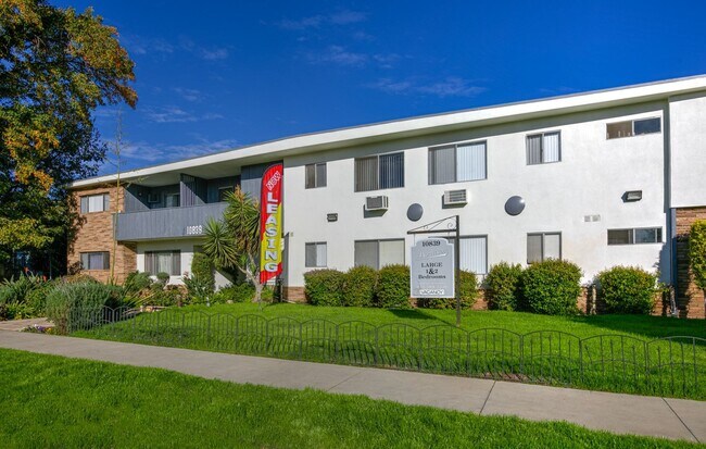 Building Photo - 10839 Morrison St