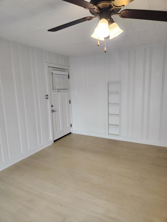Building Photo - 151 S Green St