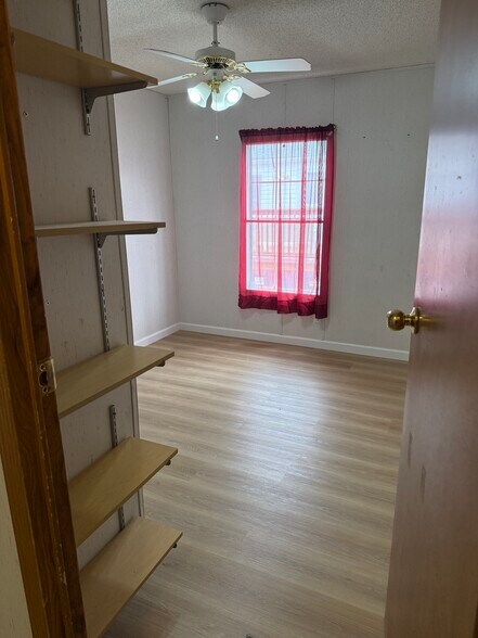 bed 2 - 954 N McCue St