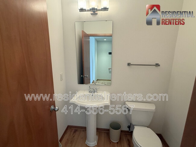 Building Photo - 2121 N Riverboat Rd