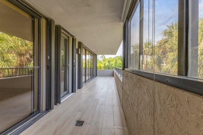 Building Photo - 251 Crandon Blvd
