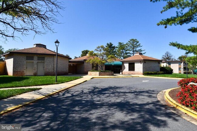 Building Photo - 6964 Hanover Pkwy
