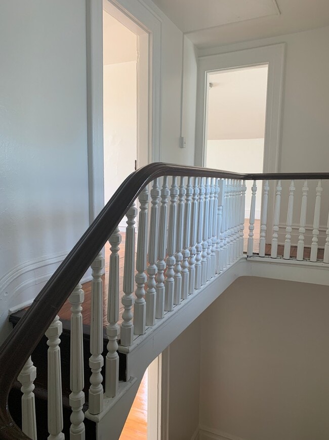 Building Photo - 3 Bedroom in Downtown York City, See Video...