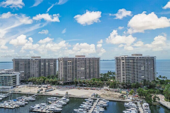 Building Photo - 2 Grove Isle Dr