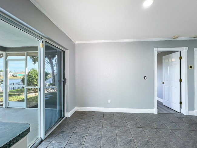 Building Photo - Cape Coral Pool Home with Canal!