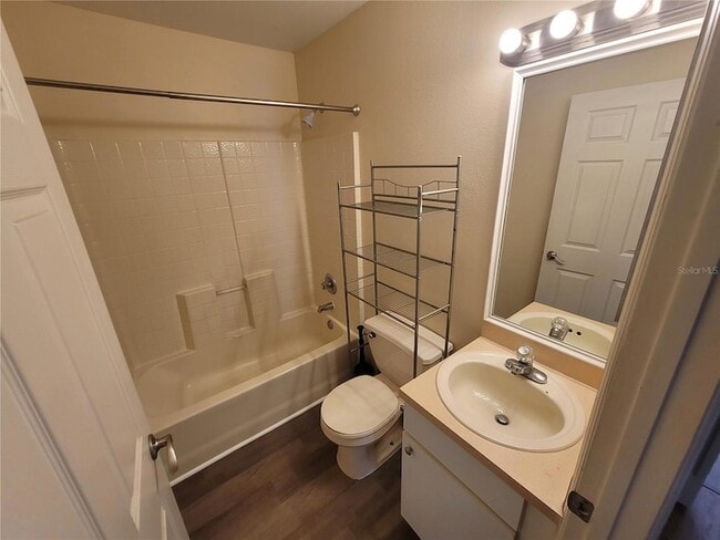Building Photo - 723 Bobolink Ct