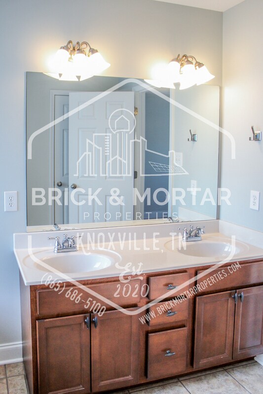 Building Photo - 5722 Rhyne Cove Ln