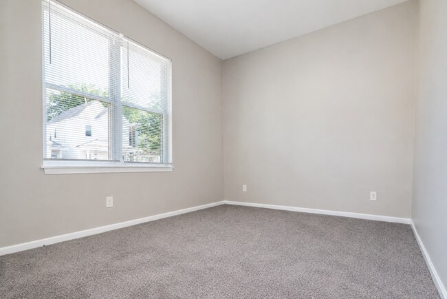 Building Photo - 500 E Ormsby Ave
