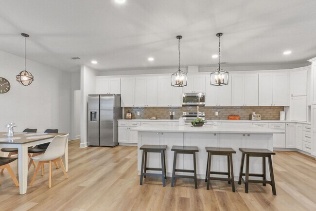 Building Photo - 417 Bedford Dr