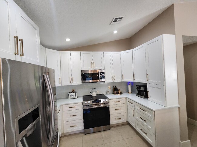 Building Photo - 3760 NW 19th St