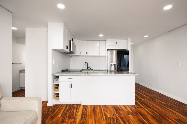 Building Photo - Luxury Waikiki Living with Panoramic Ocean & Sunset Views