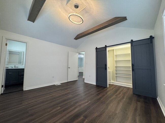 Building Photo - Cozy Home with Upgraded Finishes