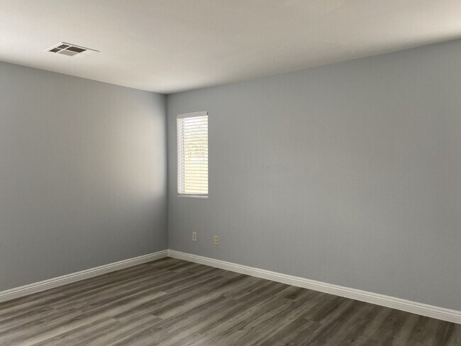 Building Photo - Two-bedroom, 2.5 bath two-story