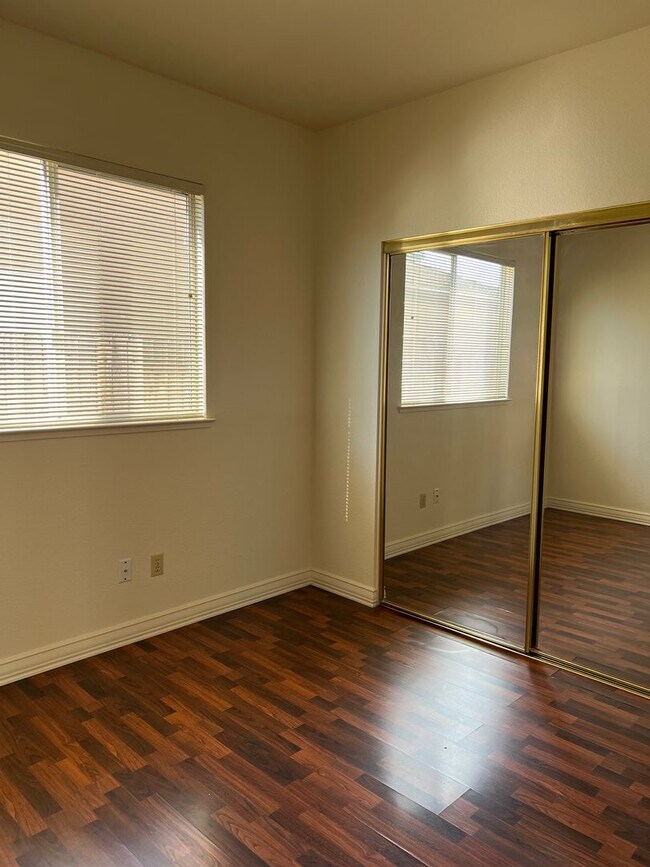 Building Photo - LOVELY 4 BEDROOM HOME IN LAGUNA CREEK!