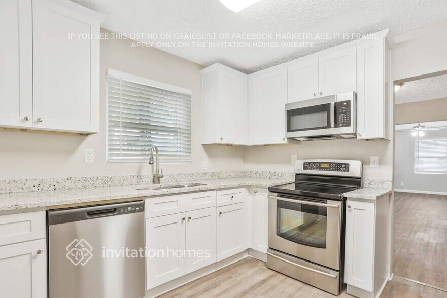 Building Photo - 2100 Dellwood Pl