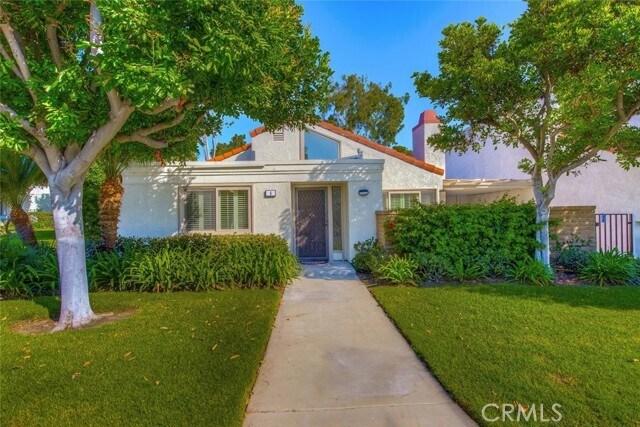 Building Photo - 1 Navarre